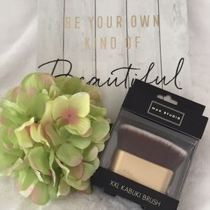 Max Studio XXL Kabuki Brush Gold